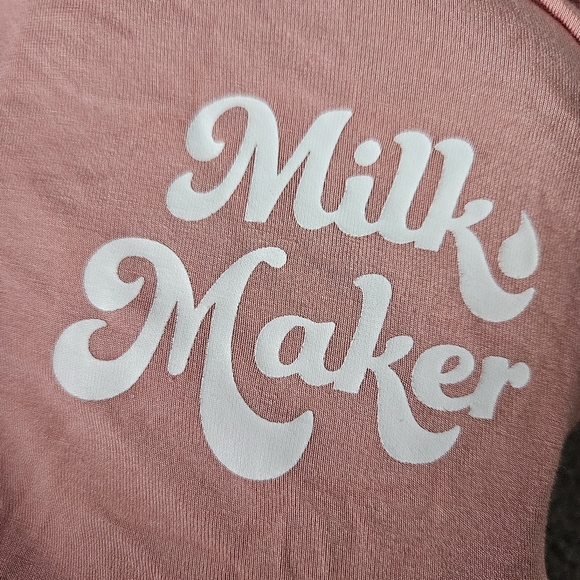 NEW! The Little Milk Bar Birth Box includes Robe (L/XL), Slippers (L), Bath Bomb - Picture 4 of 10